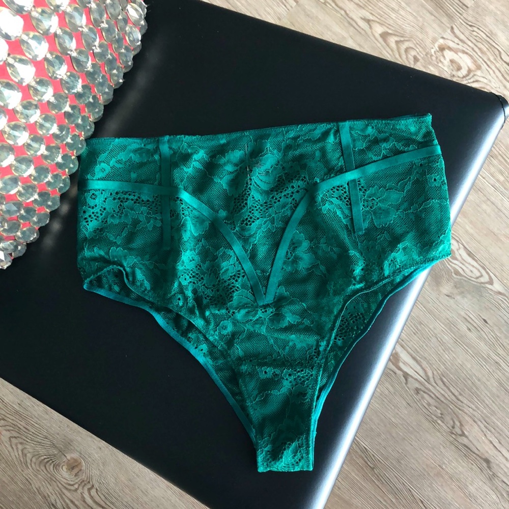 NWOT Victoria’s Secret Very Sexy HighWaist Panty,S